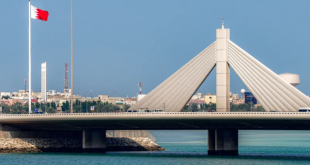غارات أمريكية على إيران ورد صاروخي يستهدف البحرين والخليج