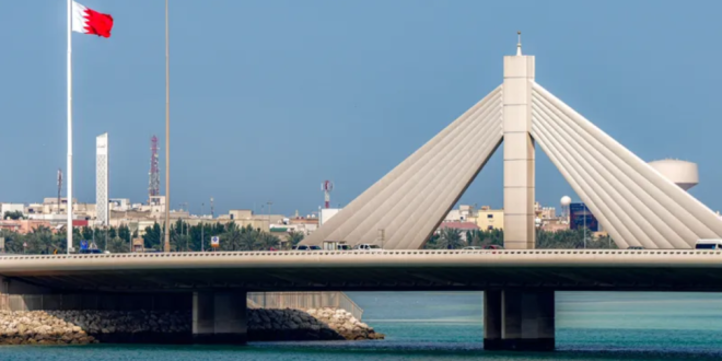 غارات أمريكية على إيران ورد صاروخي يستهدف البحرين والخليج