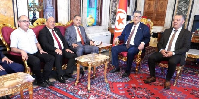 لقاء عدول الإشهاد وإبراهيم بودربالة حول قانون المهنة الجديد