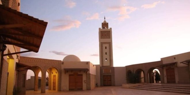 إعادة فتح 4 نزل في توزر وإدراج قرية قسطيلية بالمسلك السياحي