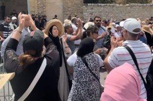 احتجاجات أصحاب الشهادات العليا المعطلين في تونس للمطالبة بالقانون 18