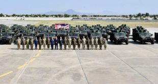 أمريكا تسلم الجيش التونسي 48 عربة مدرعة هامفي HMMWV بالعوينة