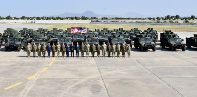 أمريكا تسلم الجيش التونسي 48 عربة مدرعة هامفي HMMWV بالعوينة