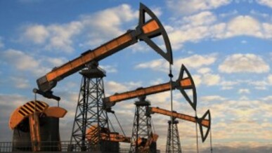 أسعار النفط تقفز بأكثر من 3% بعد ضربات أميركية عنيفة ضد أهداف داخل إيران