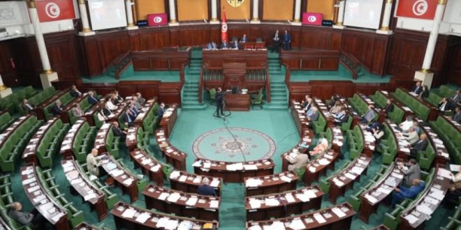 الحكومة تطالب البرلمان باستعجال النظر في اتفاقيات النقل الجوي مع الكويت وعُمان