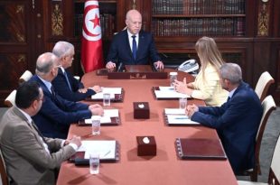 الرئيس قيس سعيّد يجتمع برؤساء المؤسسات الإعلامية العمومية ويدعو لخطاب مسؤول