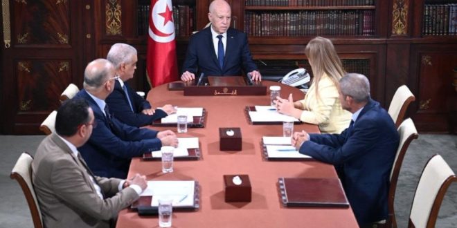 الرئيس قيس سعيّد يجتمع برؤساء المؤسسات الإعلامية العمومية ويدعو لخطاب مسؤول