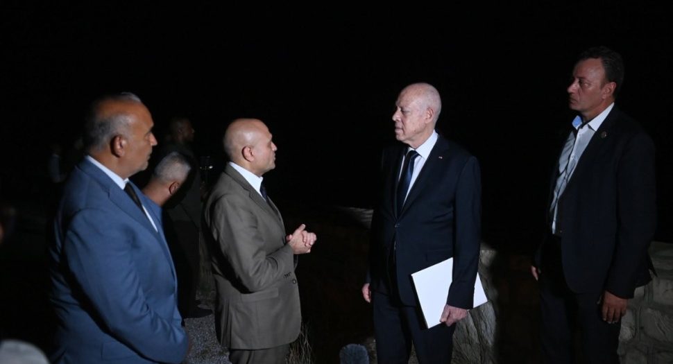الرئيس قيس سعيد من القيروان وسوسة: انقطاع المياه والكهرباء غير طبيعي وتقف وراءه جهات خفية
