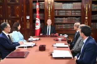 رئيس الجمهورية يترأس اجتماعاً بحضور رئيسة الحكومة ويؤكد: الشعب بحاجة لأفعال لا بلاغات
