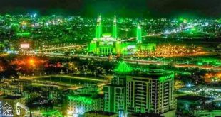 حين يضيء اليمن أخضرَ..  حكاية أرضٍ ارتبطت بالإسلام منذ فجره ، وقصة شعبٍ جعل من محبة النبي ﷺ ذاكرةً وهوية
