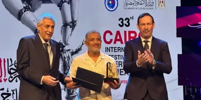 عن عرض "لا موضة": الطاهر عيسى وأمير دريدي يتألقان في ختام مهرجان القاهرة الدولي للمسرح التجريبي