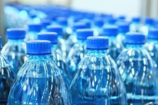أزمة المياه المعلبة في تونس: وزارة التجارة تكشف الأسباب وتكثف خطط التوزيع لاستعادة الاستقرار