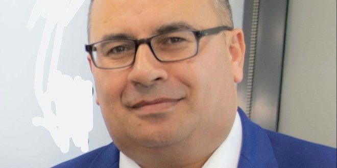 النوري الصل.. حين يكون الصحفي أكبر من المهنة أحاول أن أكتب عنه، فأجدني أتحايل على المفردات.