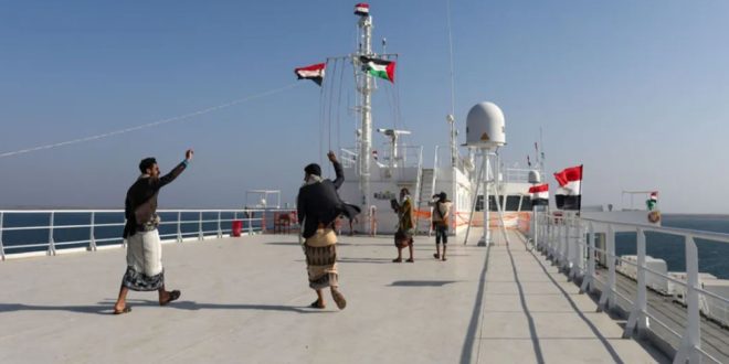 القوات الحكومية اليمنية تعلن السيطرة على باب المندب ومطار ذوباب ضمن عملية "فجر اليمن"