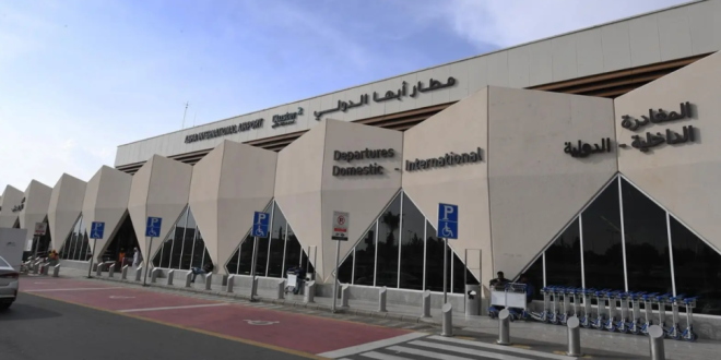 الحوثيون يعلنون استهداف مطار أبها الدولي بصاروخ باليستي ومعسكر في جيزان