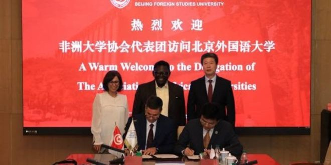 جامعة تونس توقّع مذكرة تعاون مع جامعة الدراسات الأجنبية ببكين لتعزيز البحث العلمي والتبادل الأكاديمي